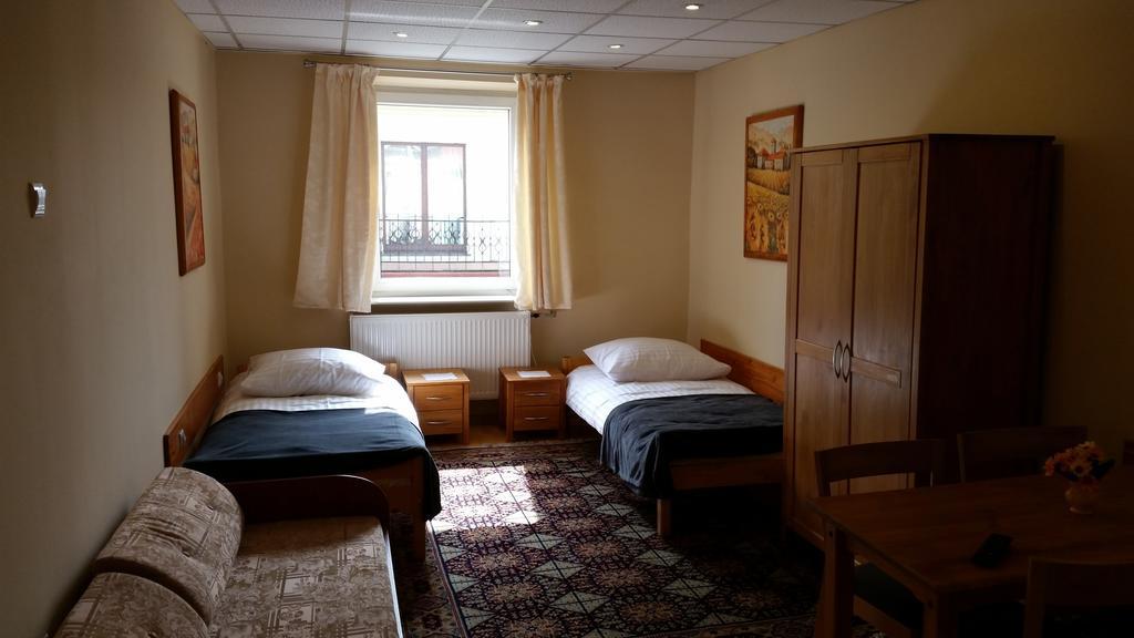 Pokoje Goscinne Vis A Vis Retro Gostynin Habitación foto